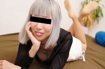 Xem xnxx ngực lớn của cô gái bán dâm với hai anh chàng hung dữ trên giường
